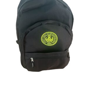 Mochila con logo bordado.