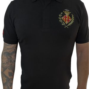 Polo negro escudo antiguo y logo en la manga.