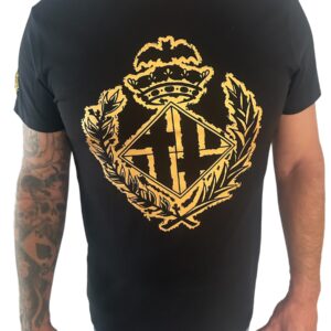 CAMISETA NEGRA ESCUDO DORADO Y BORDADO