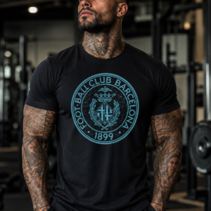Camiseta negra con escudo azul claro